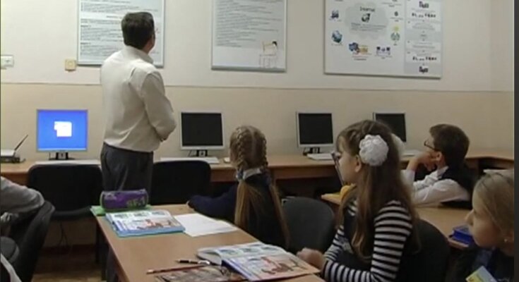 Вчитель у школі: фото скрін Ютуб
