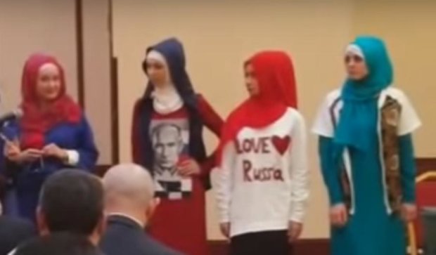 В России презентовали хиджаб с портретом Путина (видео)