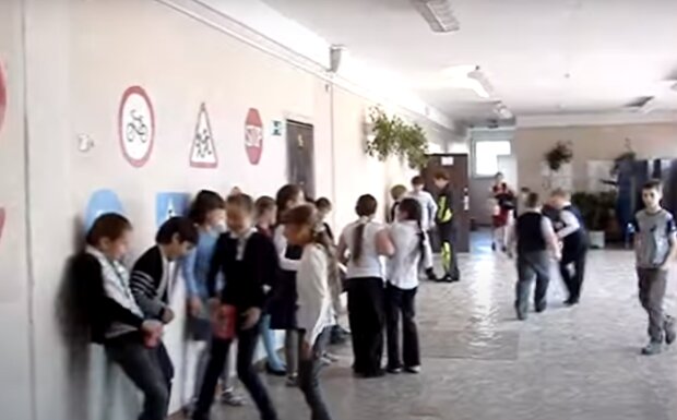 школьники, скриншот из видео