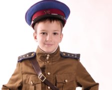 Російських дітей хочуть одягти у форму НКВС до 9 травня