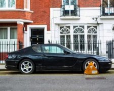 Шикарний Ferrari 456 обростає мохом у центрі Лондона