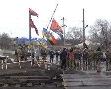 Блокада ОРДЛО: Аваков запропонував вирішити конфлікт із тітушками