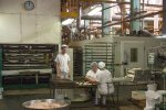 В Одессе мужчина откусил буханку хлеба и глазам не поверил: этим не кормят даже свиней