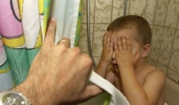 Батько-педофіл гвалтував  трирічного сина