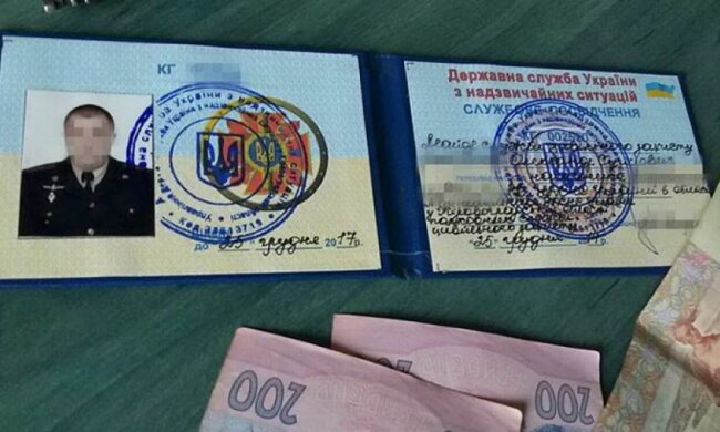 Майор ДСНС вимагав тисячу доларів за працевлаштування на службу (фото)