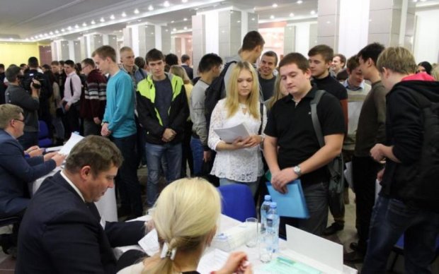 Украинцев массово вышвыривают с работы: цифры шокируют