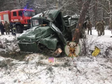 На Львовщине перевернулся грузовик с военными, фото: Підслухано Новояворовск