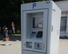 У Києві з'явився перший паркомат для розрахунку кредиткою