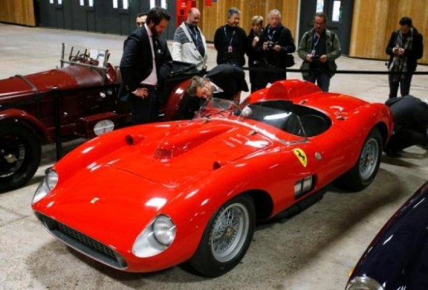 Месси выиграл торги за самый дорогой Ferrari у Роналду