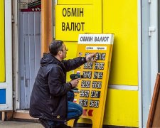 Курс валют на 18 березня: долар йде в наступ