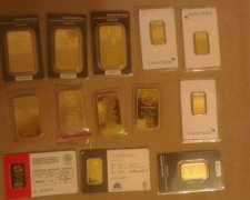 У митника знайшли іноземну валюту та злитки золота