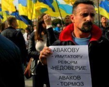 Во время презентации новой полиции в Житомире провели пикет против Авакова