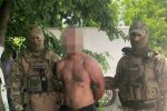 Під Дніпром банда іноземців з мотузками робили з пенсіонерами страшне