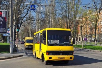 Выкинул и уехал: водитель маршрутки показал животную сторону человеческой души