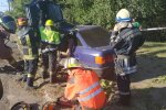Під Дніпром стовп зім'яв легковик у консервну банку - водія діставали по частинах