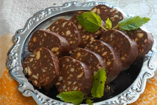 Шоколадная колбаса из печенья и какао, рецепт нашего детства