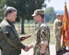 Порошенко наградил лучших летчиков