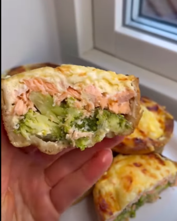 Мінікіші з червоною рибкою та броколі: фото скрін рецепту