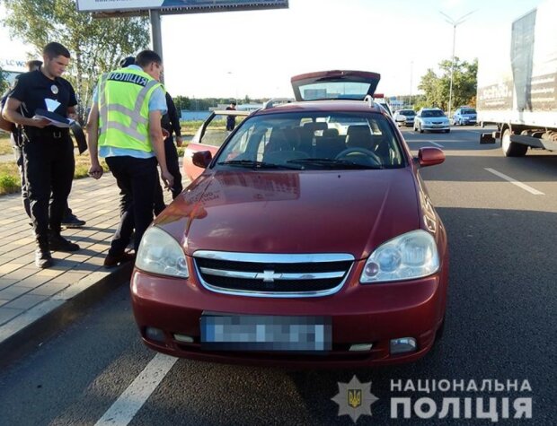 В Киеве иностранцы избили и ограбили таксиста, фото Нацполиция