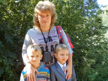 Українка усиновила двох хлопчиків-сиріт і стала найщасливішою мамою: "Максимко сам мене вибрав"