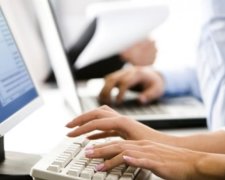 Чим небезпечна офісна робота