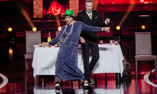 "Ліга сміху" подарує українцям нові версії легендарних мультфільмів, "Ткач у ролі товстої Аліси": фото просто зі сцени