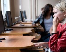 Украинцы будут сдавать на права по новым билетам