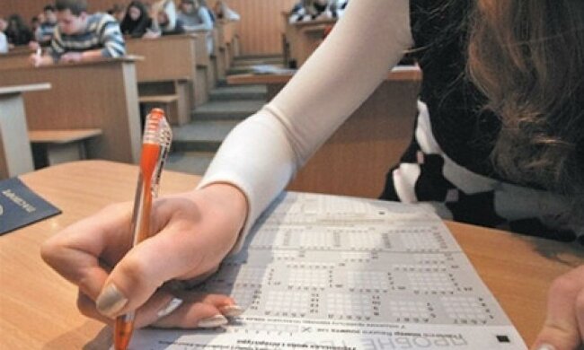 Абітурієнти вимагають переглянути результат іспиту з історії