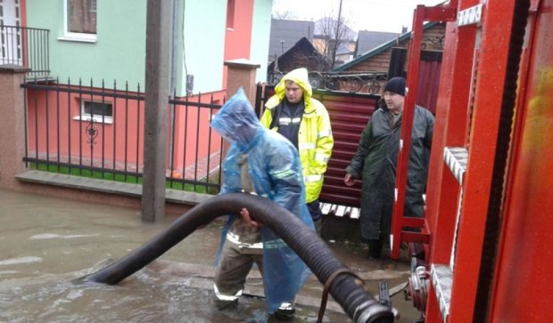 Наводнение в Закарпатье: подтоплены 315 домов