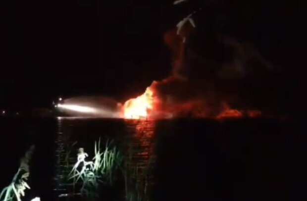 Пожежа на яхті у Києві, скріншот відео