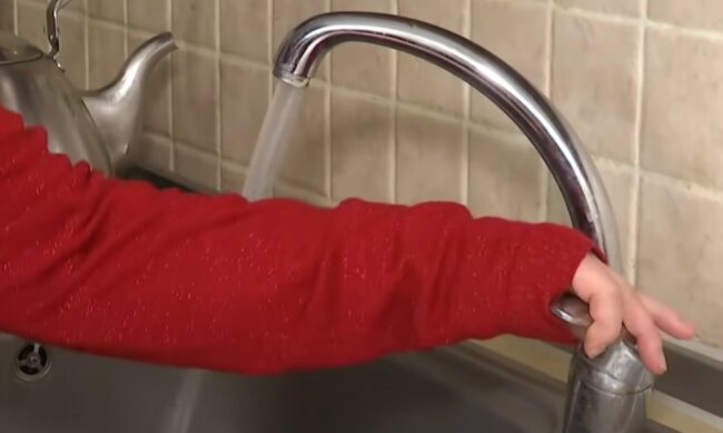 Споживання води. Фото: скрін youtube