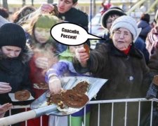 По этикету лопата должна лежать рядом с пилой , а грабли слева (фото)