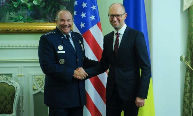 Яценюк зустрівся з командувачем Збройних сил США Філіпом Брідлавом
