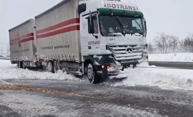Снегопад в Украине, кадр из видео