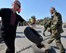 Вторые сутки блокады: картофель для правосекив и ни одной  взятки (фото, видео)