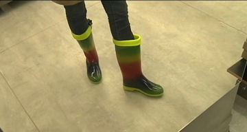 Гумові чоботи: фото скрін Ютуб