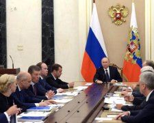 Путин боится близкого окружения