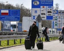 на польсько-українському пункті пропуску "Ягодин-Дорогуськ", фото: EPA-EFE/WOJTEK JARGILO