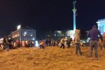 Центральну вулицю столиці вкрили сіном (фото)