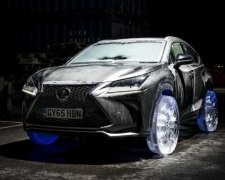 Lexus «обули» в колеса изо льда (видео)