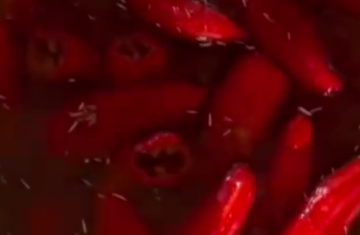 Вершкові перці в маринаді, кадр з відео