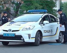 Поліцейські в Хмельницькому врятували самогубцю в прямому ефірі (відео)