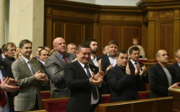 Попался: опального депутата лишили мандата