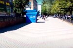У Тернополі дерево "проголосувало" проти слуг народу, і з цим не посперечаєшся