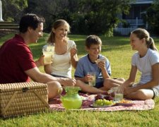 Як позбутися від комарів на природі