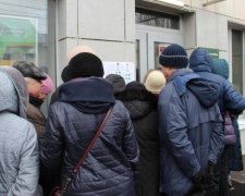 Курс валют на 12 квітня: долар сів на вимушену дієту