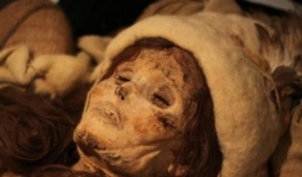 Вчені збираються повернути обличчя мумії дитини