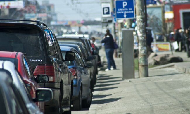 Киевляне проучили очередного "героя парковки": осторожно, это дурно пахнет
