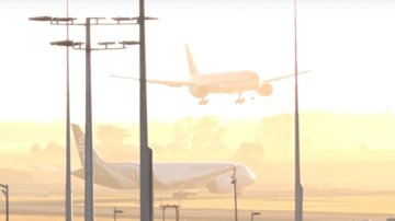 Опубліковано відео історичної посадки літака Qatar Airways