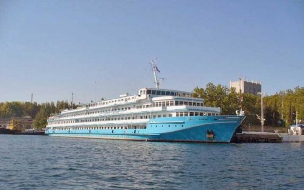 Український корабель втік до Криму
